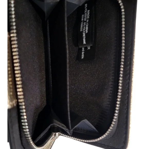 KENNETH COLE, GOLD WALLET NEW - Picture 5 of 7